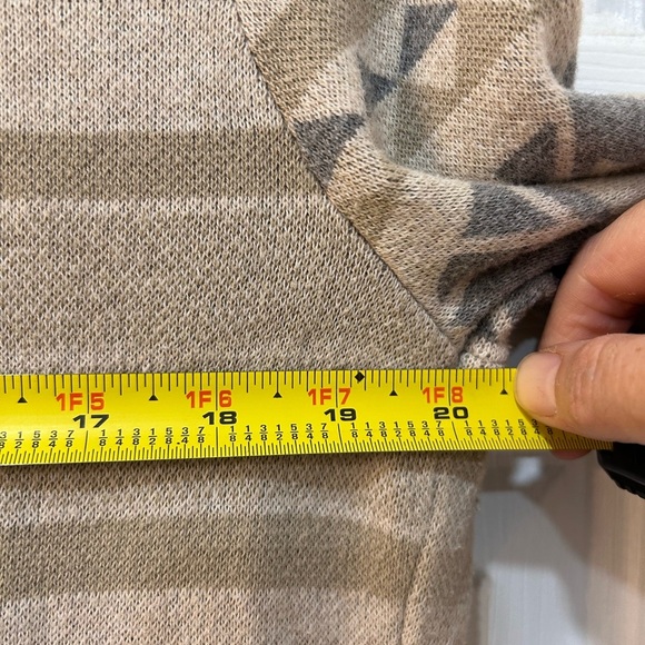 Yet Again Southwestern Style Cardigan Sweater Sz M Aztec Soft Fitted Cozy Winter - Picture 6 of 9